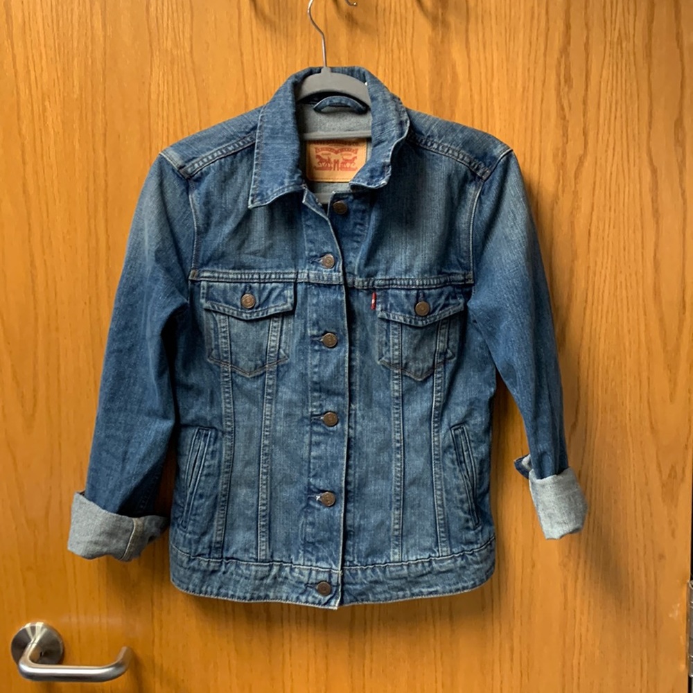 NWOT Levi’s denim jacket women’s small